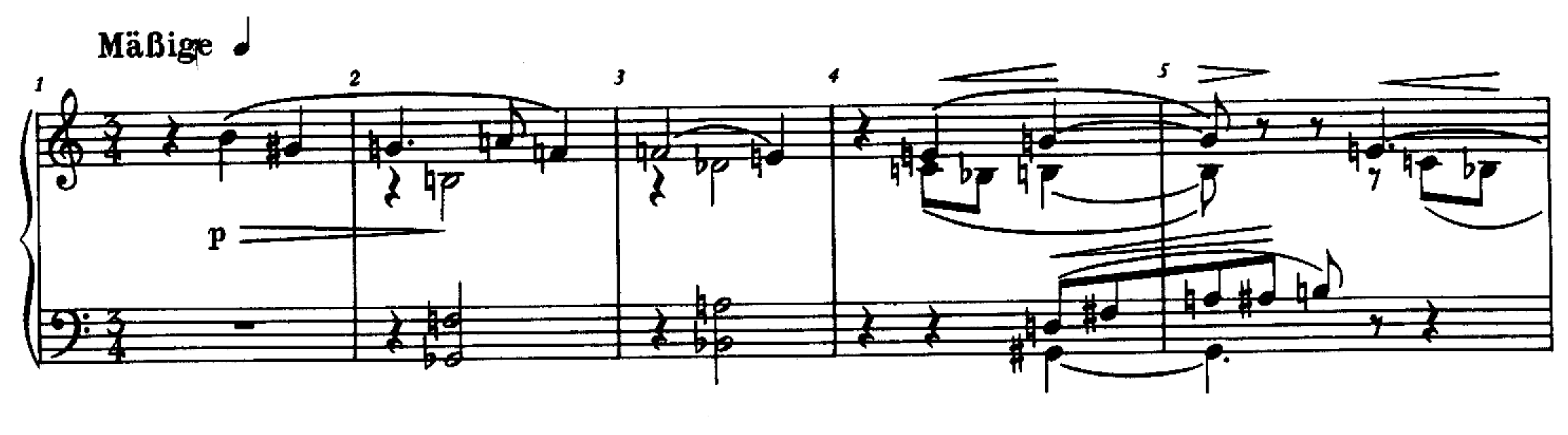 荀伯克作品 11 的三首鋼琴小品，半音運用擺脫傳統的和聲體系。把第一首的主旋律中的音程仔細拆開，會發現這些細小的組合，會在全曲以不同影態出現，有時是橫向的旋律，有時是垂直的和弦。這種創作思維，把整個音樂創作的方法扭轉。 